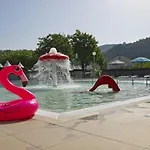 Zecamping 4 Dog Friendly Bien-etre Restaurant Et Soirees Animees *