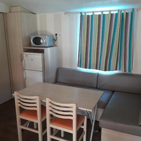 Zecamping 4 Etoiles Dog Friendly Bien-etre Restaurant Et Soirees Animees * Foix