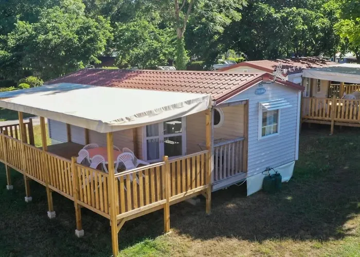 4 Etoiles - Piscine - Ccbeece فوا