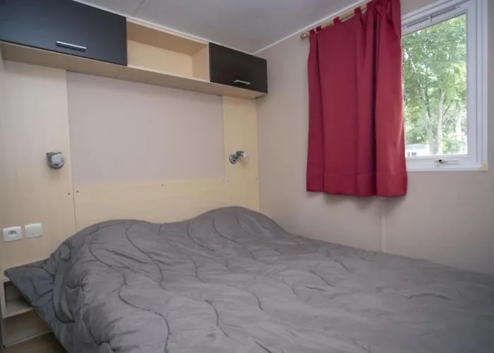 Zecamping 4 Dog Friendly Bien-etre Restaurant Et Soirees Animees Kemp Foix